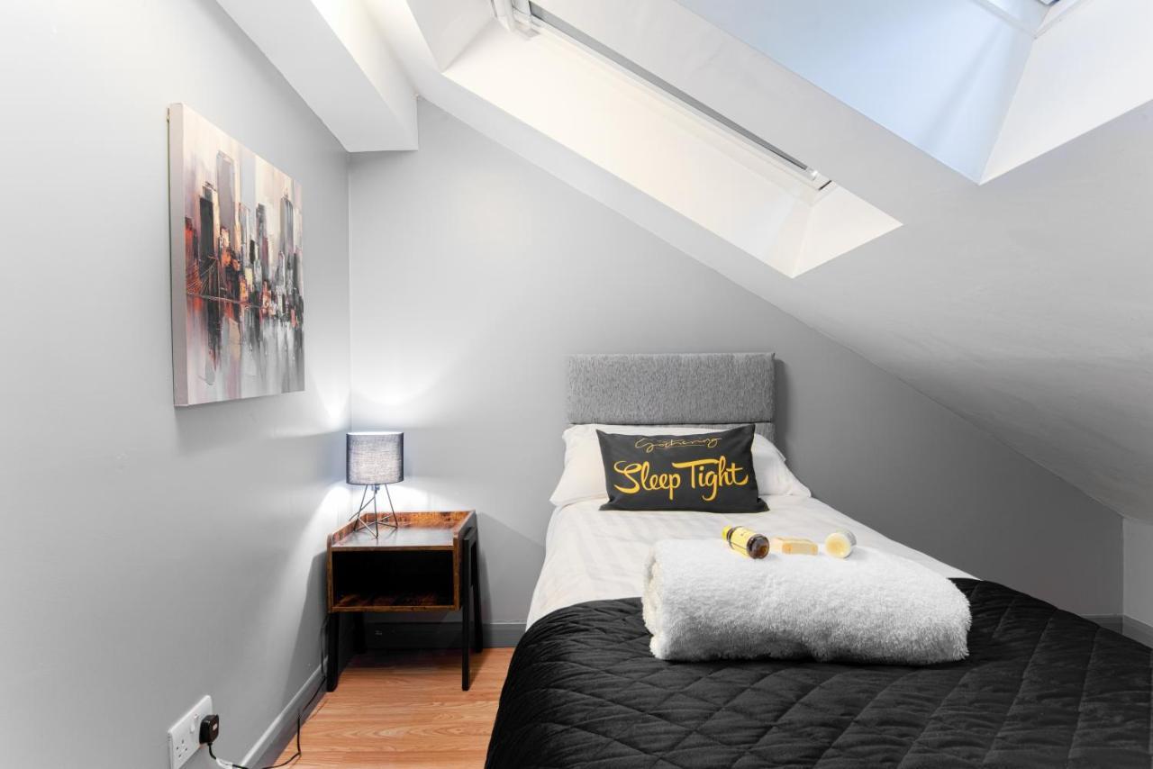 렉섬 The Eistedfod Penthouse - Berwyn House 아파트 외부 사진